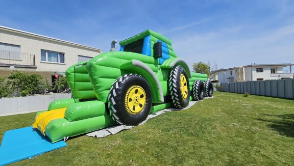 Hüpfburg Traktor